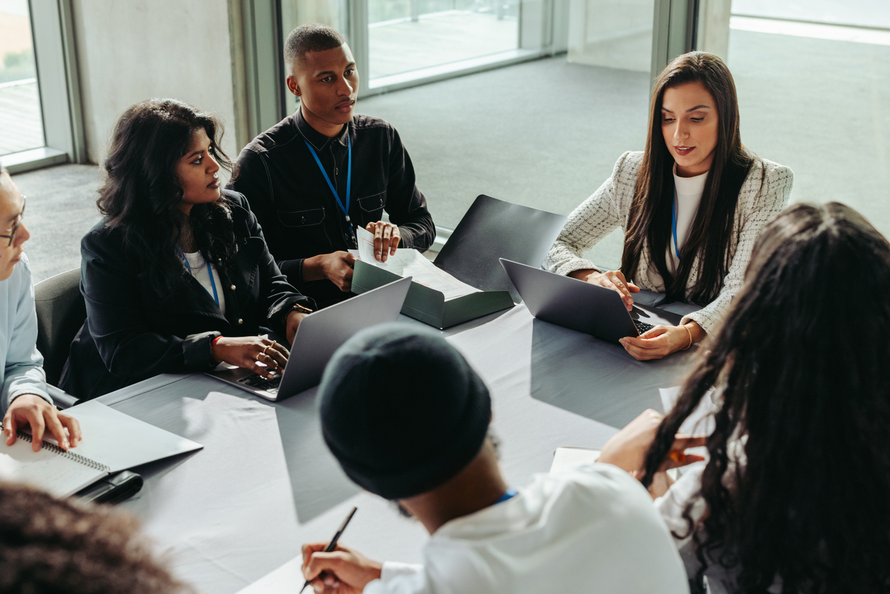5 Benefits of Recording Corporate Meetings for Compliance and Performance